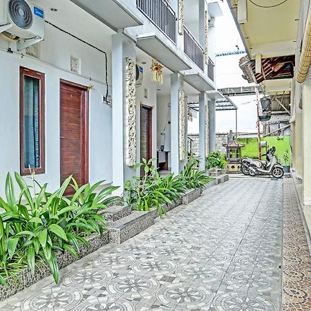 Oyo 91080 Kubu D&D Guesthouse Σεμινιάκ Εξωτερικό φωτογραφία