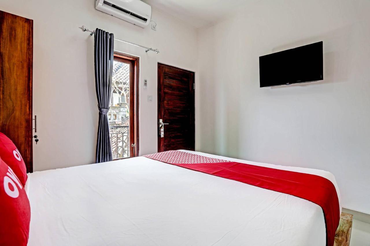 Oyo 91080 Kubu D&D Guesthouse Σεμινιάκ Εξωτερικό φωτογραφία