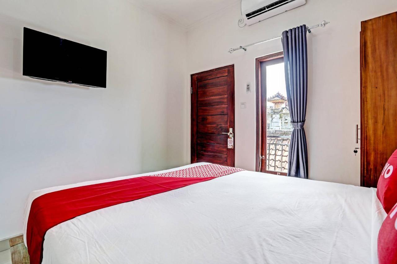 Oyo 91080 Kubu D&D Guesthouse Σεμινιάκ Εξωτερικό φωτογραφία